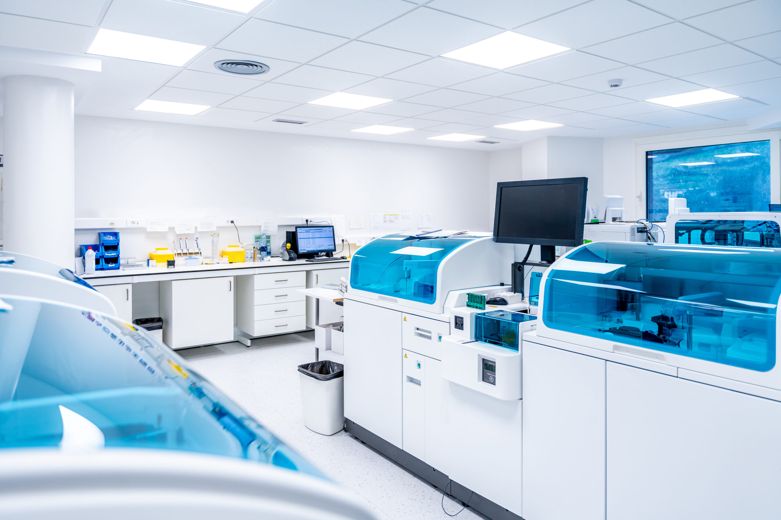 modern-hospital-laboratory